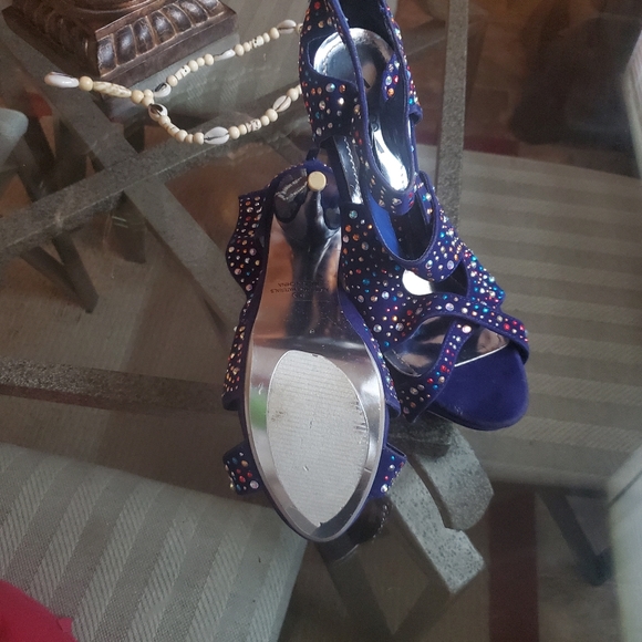 Heels - Picture 2 of 2